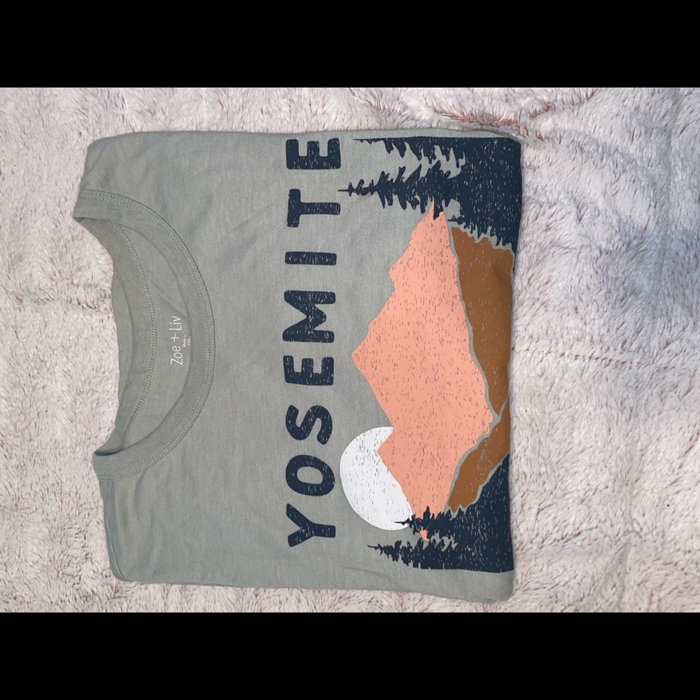 graphic tee - medium